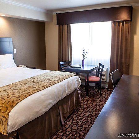 Marinwood Inn & Suites Новато Экстерьер фото