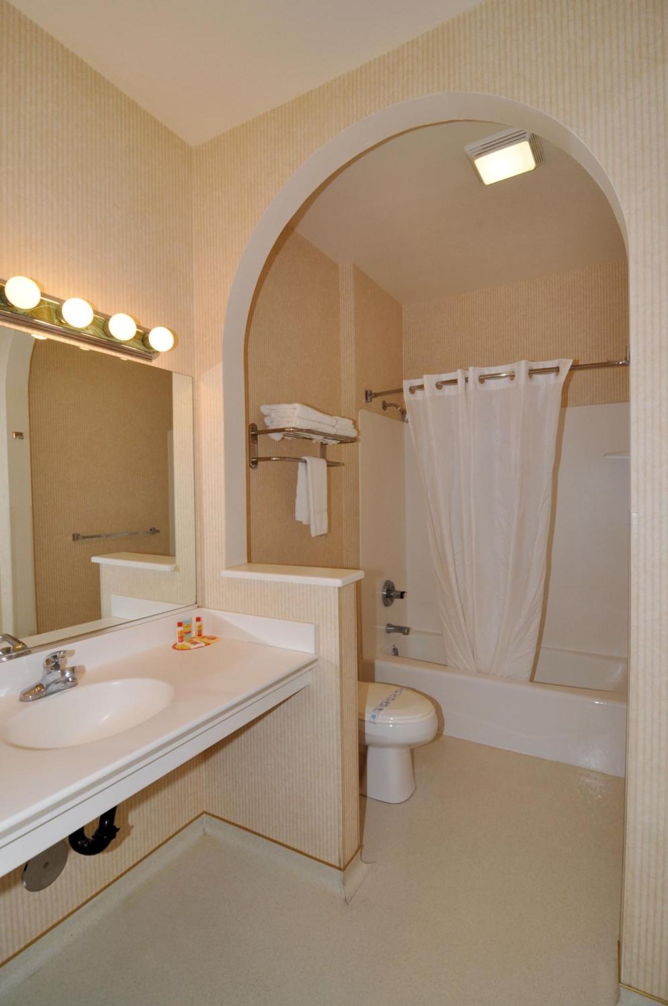 Marinwood Inn & Suites Новато Экстерьер фото