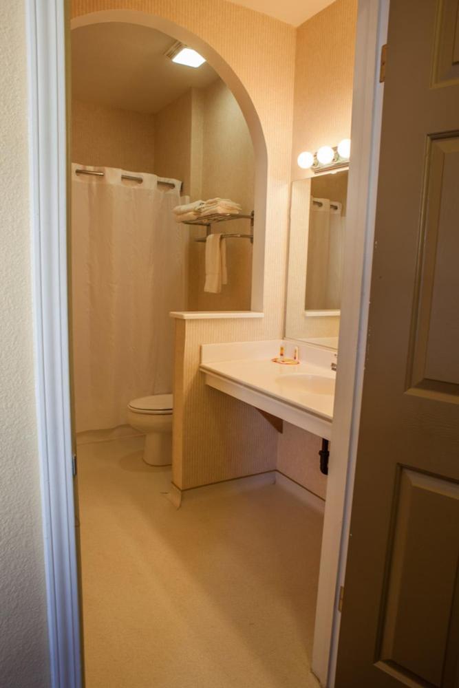Marinwood Inn & Suites Новато Экстерьер фото