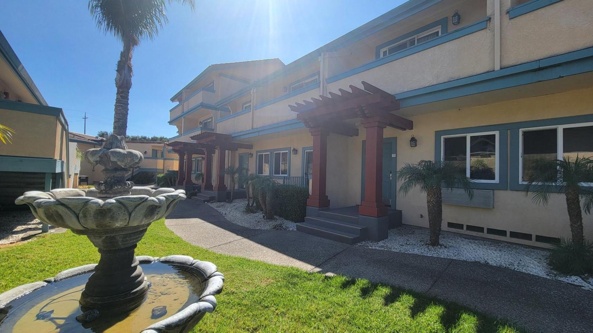 Marinwood Inn & Suites Новато Экстерьер фото